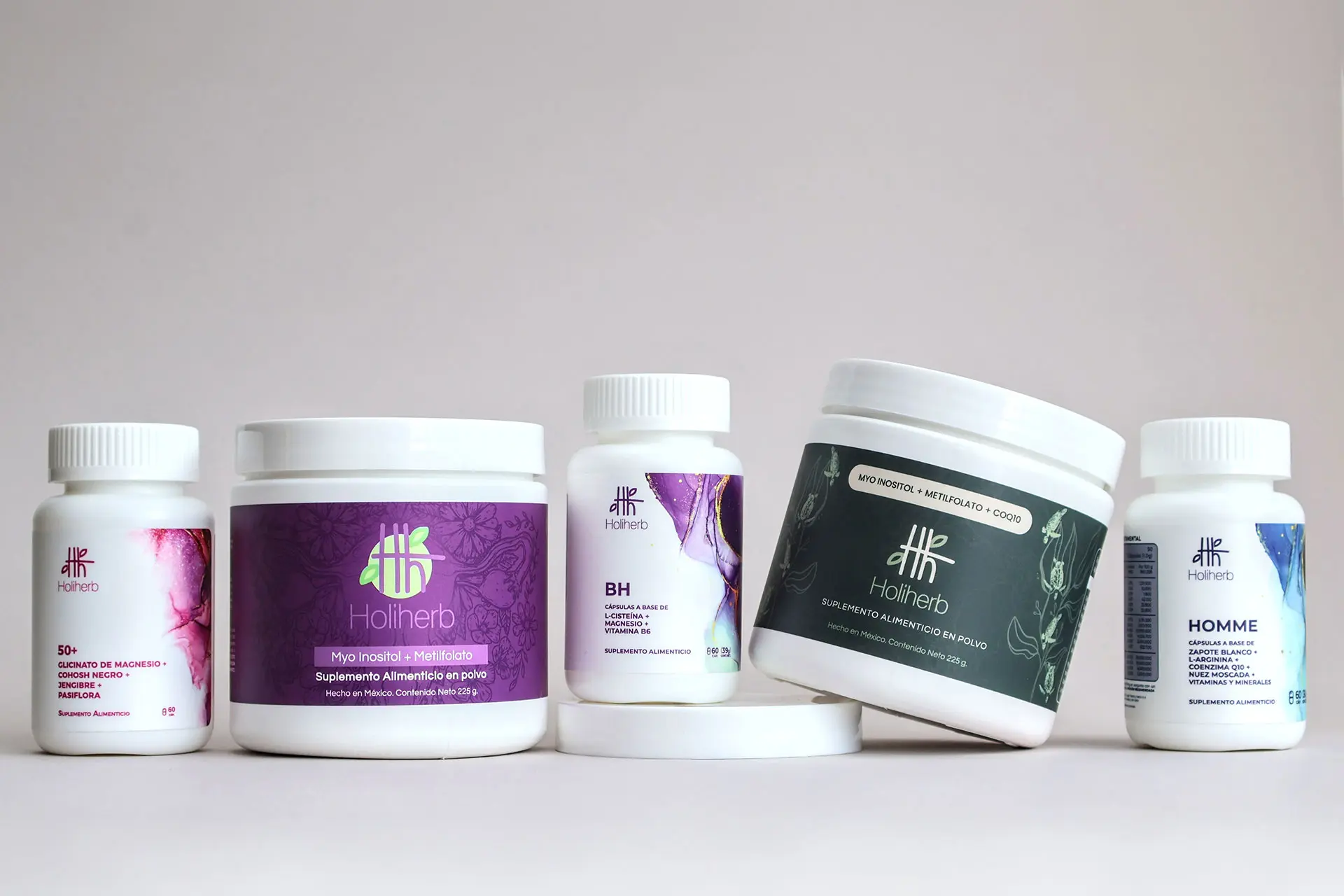 Diferentes botes de los productos con Myo-Inositol de Holiherb para mostrarte la variedad de productos y elijas el mejor para ti